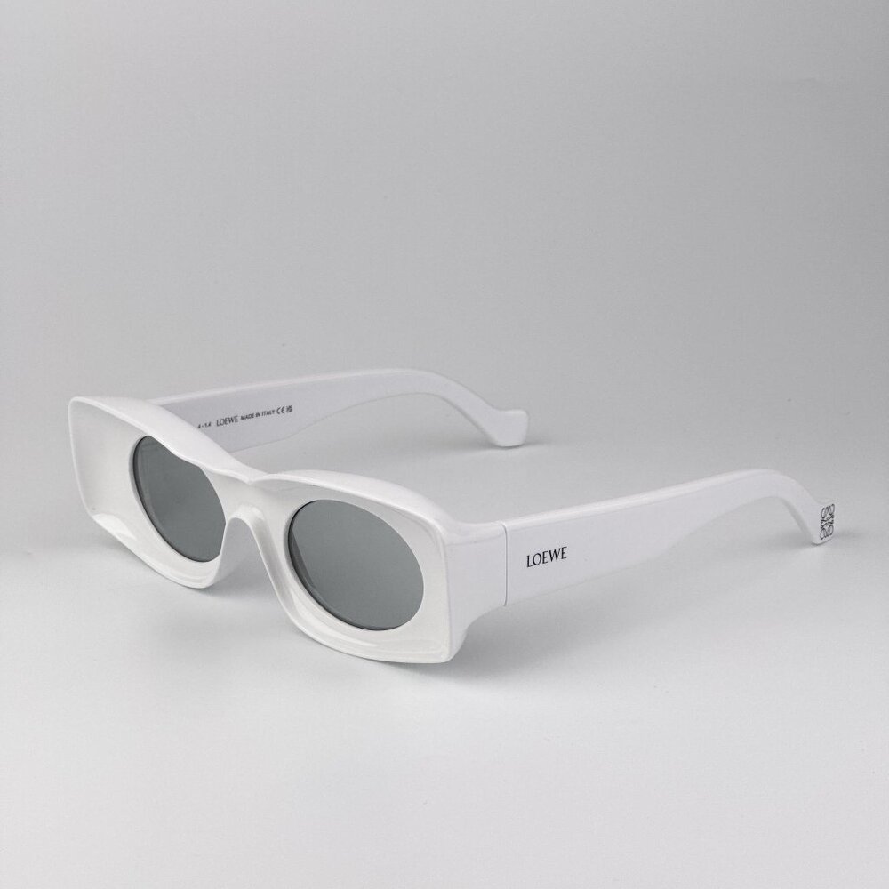 Loewe Paula’s Ibiza LW40033I Sunglasses – White Silver Mirror | Model LW40033I
